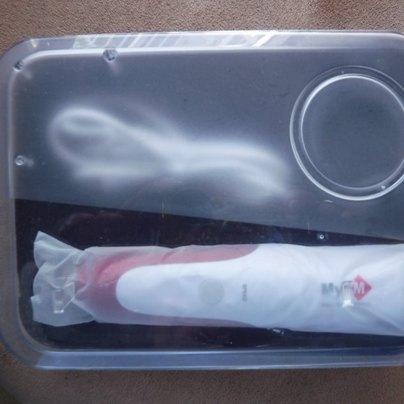 MyM Microneedle Derma Pen - Picture 2 of 4